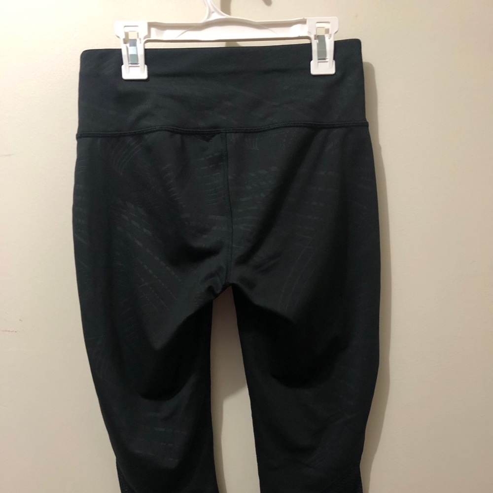 EUC Fila Crop Leggings w/ Mesh Cut Outs/Inserts - Picture 6 of 8